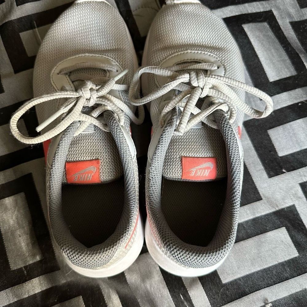 Nike Girls Tanjun Sneakers - Picture 4 of 8